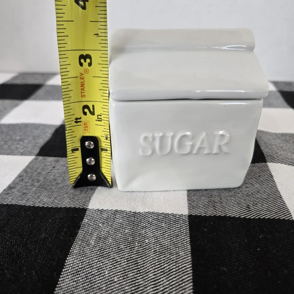 Fritz & Floyd Everyday White Porcelain Sugar/ Sugar Packet‎ Holder With Lid